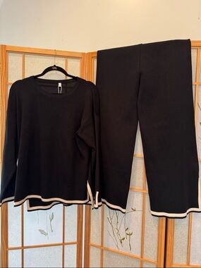 Source Unknown Black & White Cropped Pants and Top Set